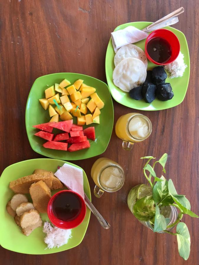 Diana'S Homestay Banyuwangi  Buitenkant foto