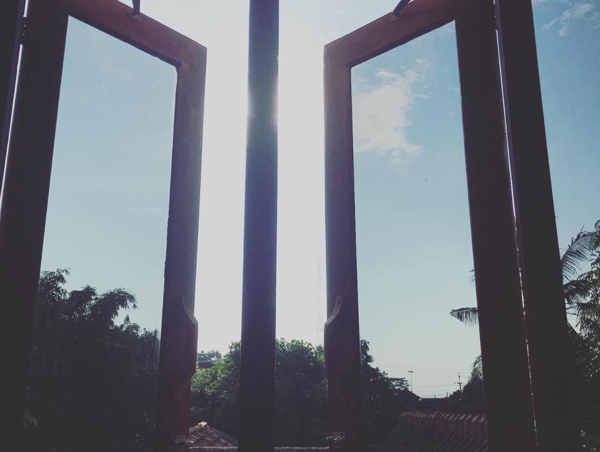 Diana'S Homestay Banyuwangi  Buitenkant foto