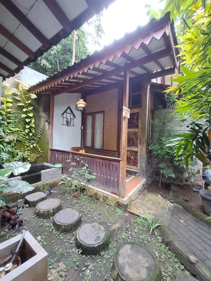 Diana'S Homestay Banyuwangi  Buitenkant foto