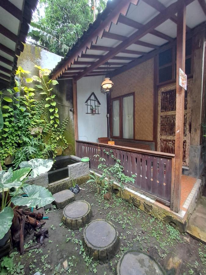Diana'S Homestay Banyuwangi  Buitenkant foto