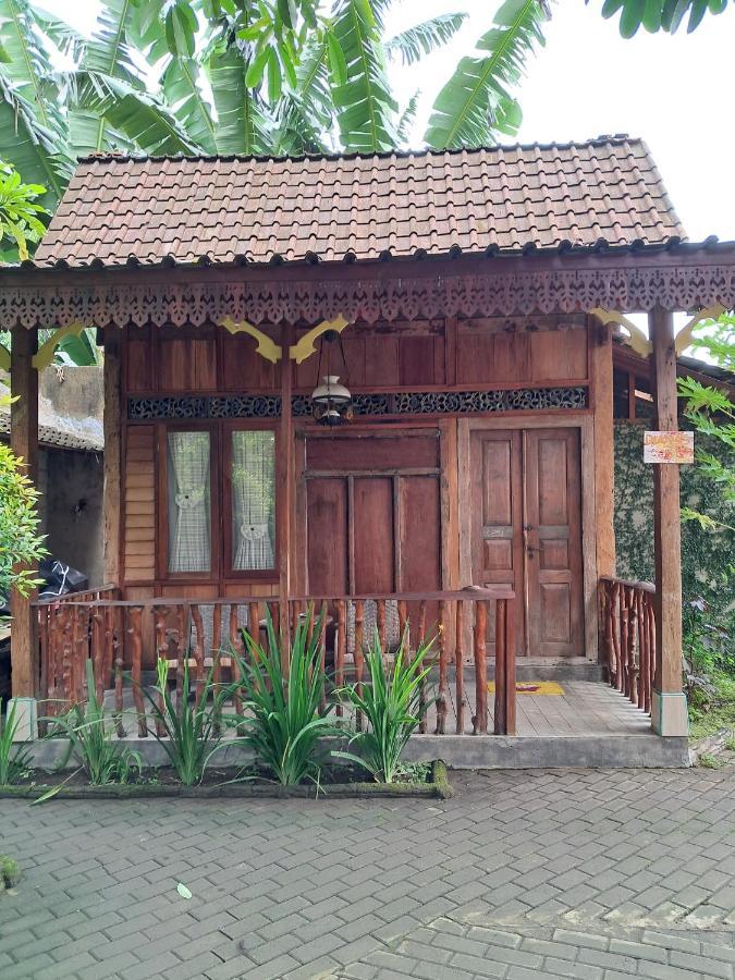 Diana'S Homestay Banyuwangi  Buitenkant foto