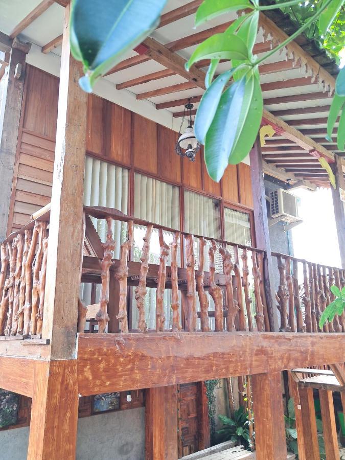 Diana'S Homestay Banyuwangi  Buitenkant foto