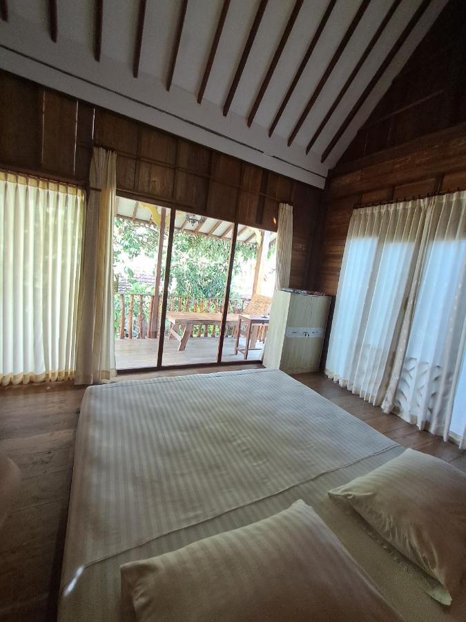 Diana'S Homestay Banyuwangi  Buitenkant foto