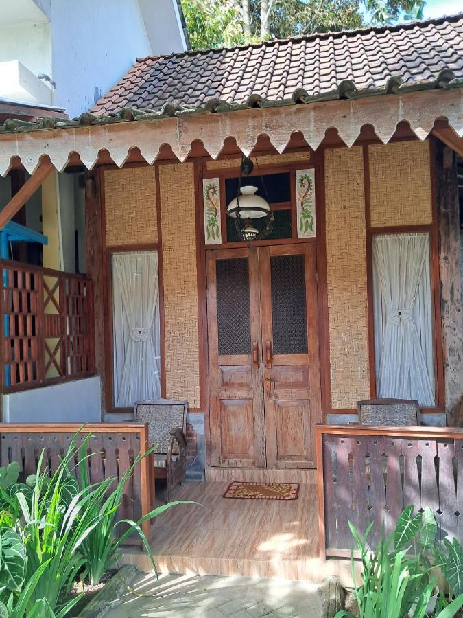 Diana'S Homestay Banyuwangi  Buitenkant foto