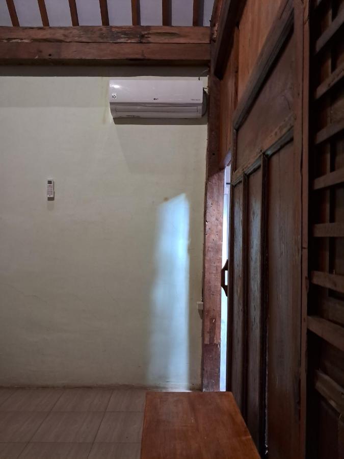 Diana'S Homestay Banyuwangi  Buitenkant foto
