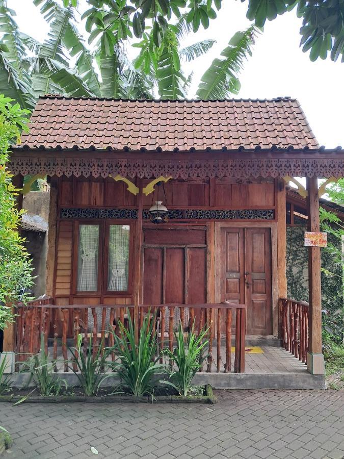 Diana'S Homestay Banyuwangi  Buitenkant foto