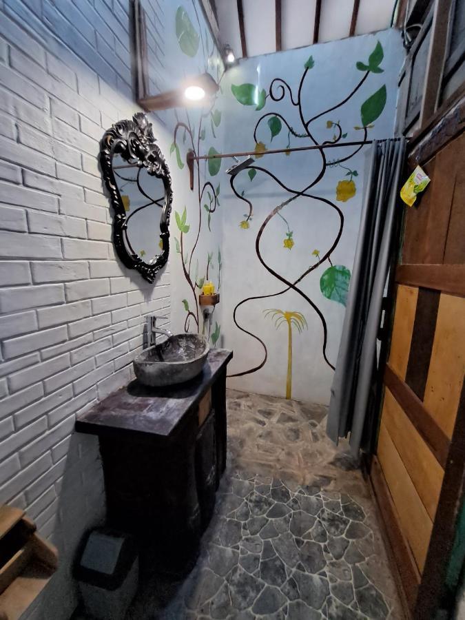 Diana'S Homestay Banyuwangi  Buitenkant foto