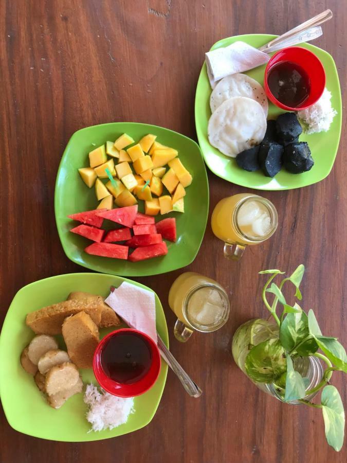 Diana'S Homestay Banyuwangi  Buitenkant foto