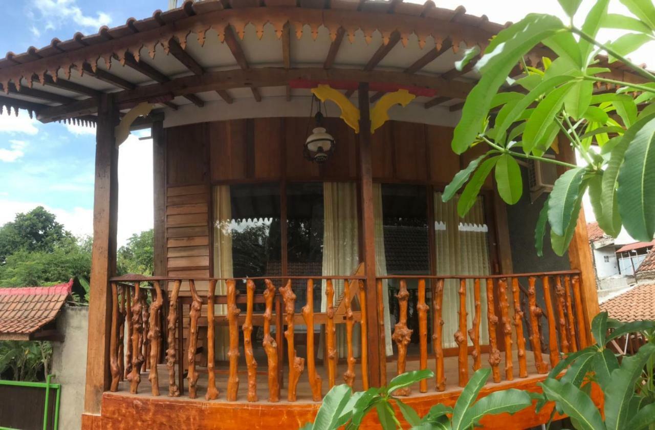 Diana'S Homestay Banyuwangi  Buitenkant foto