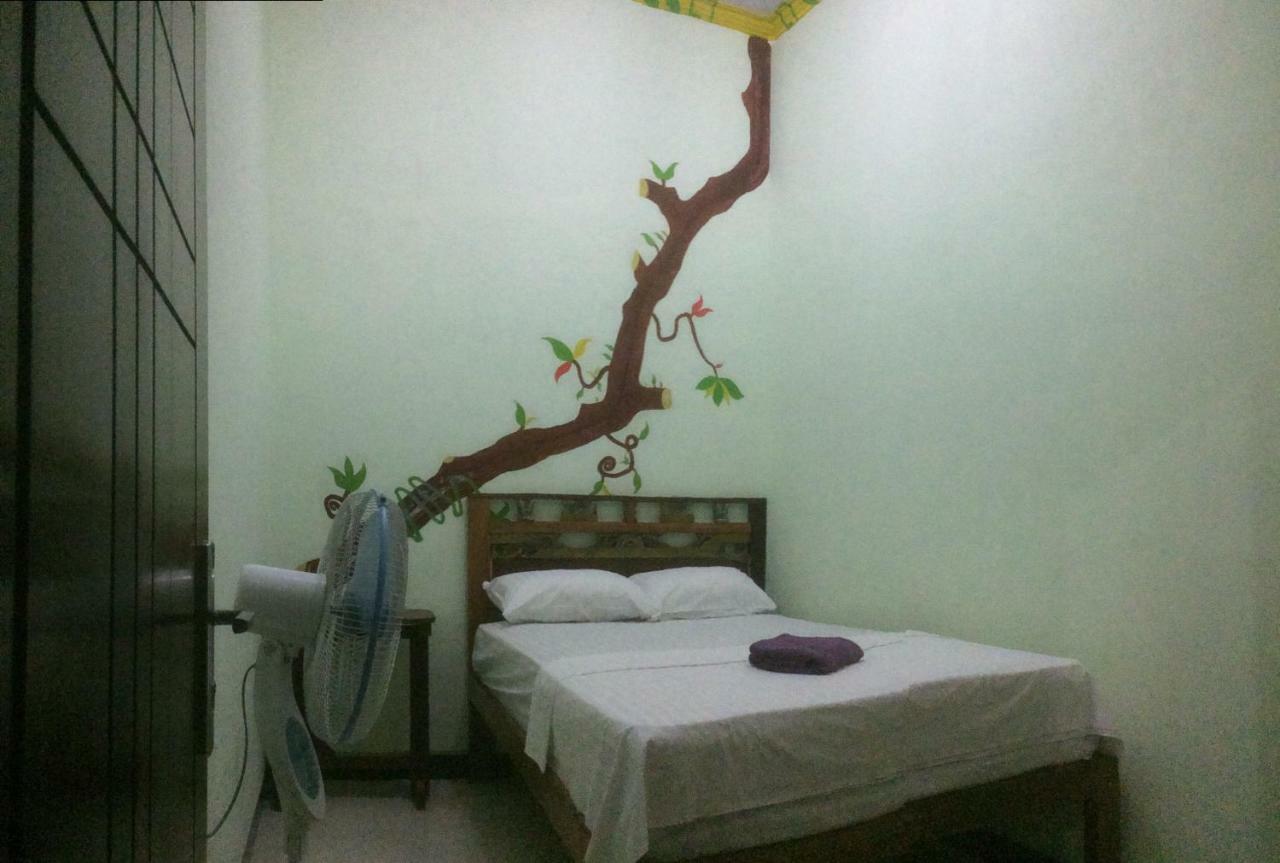 Diana'S Homestay Banyuwangi  Buitenkant foto